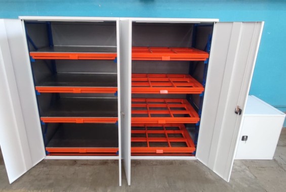 Металлический стеллаж с выдвижными рамами