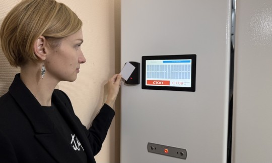 RFID-модуль на стеллаже с электроприводом