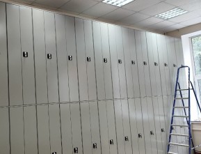 Закрытое хранение гербария в стеллажах с ячейками и дверями