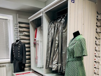 Стеллажи для одежды